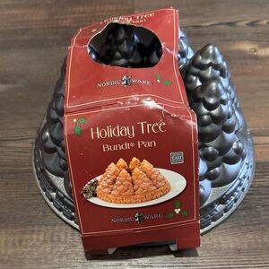 Nordic Ware 10 Cup Holiday Tree Bundt Pan